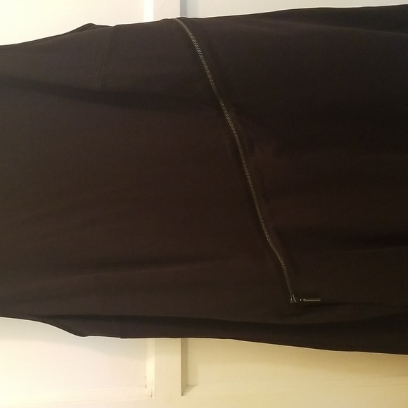 Halston tank with asymmetrical hem - Picture 3 of 5